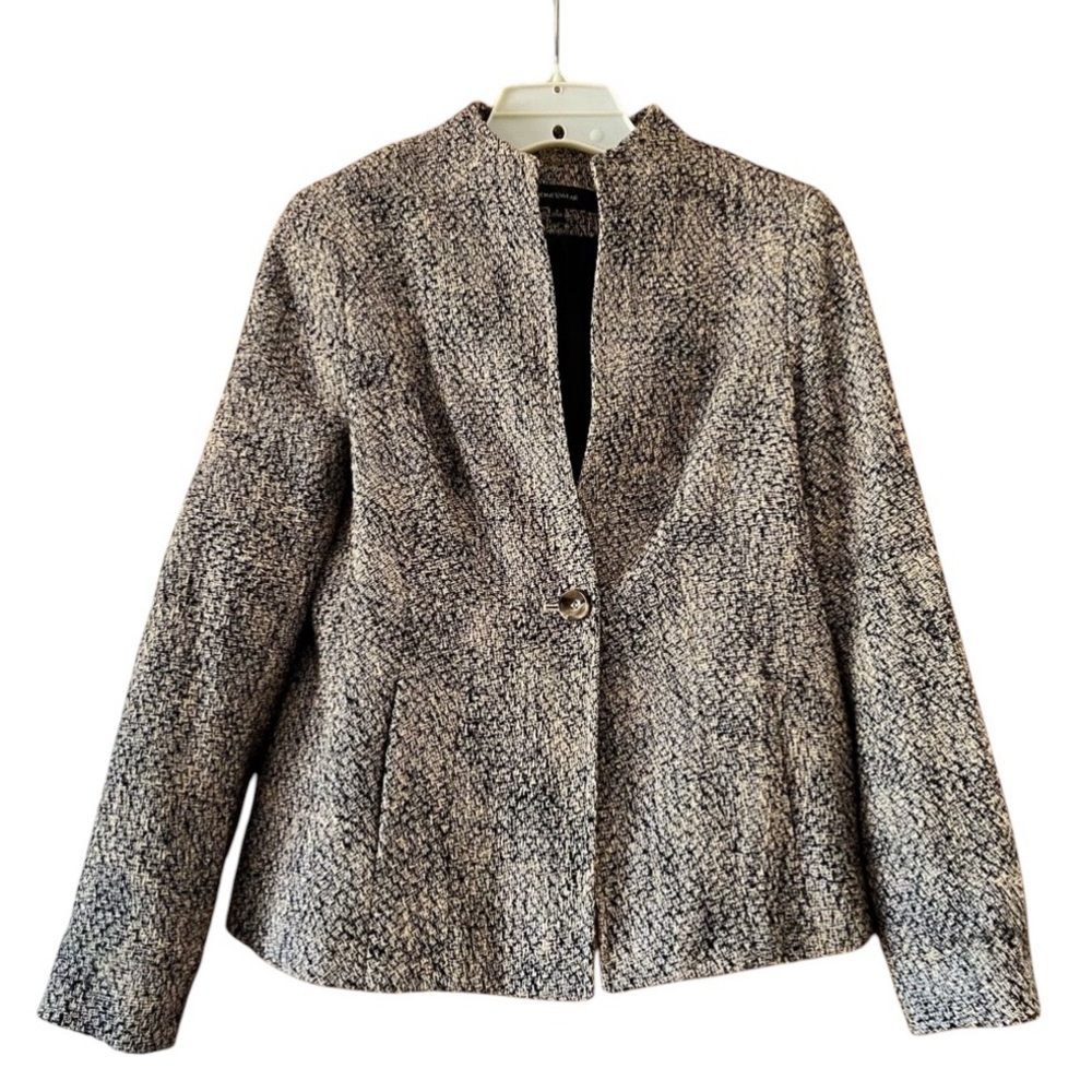 Jones Wear Woman’s Blazer Size 4 Black And Gold Tweed Clasp Blazer